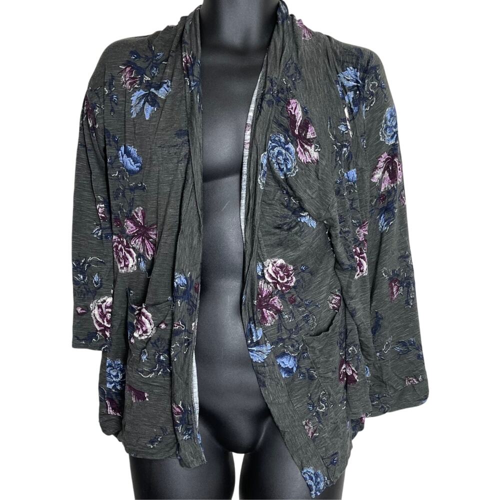 Eyeshadow Kimono Size M Gray Floral Boho Open Front Slit Back Feminine Festival